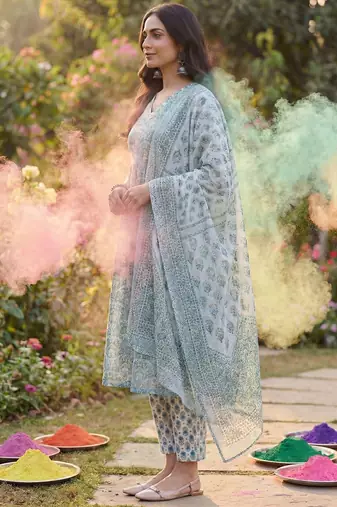 Women Ethnic Motifs Printed Cotton Kurta with Trousers & With Dupatta