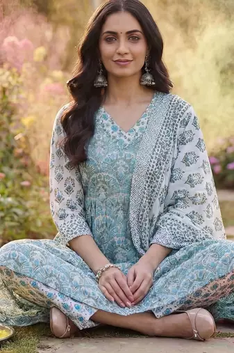 Women Ethnic Motifs Printed Cotton Kurta with Trousers & With Dupatta