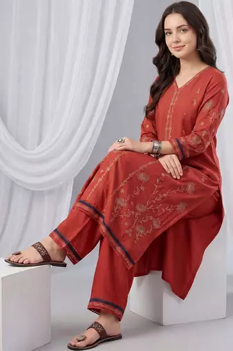 Women Ethnic Motifs Embroidered Thread Work Kurta with Trousers