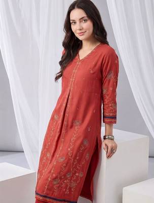 Women Ethnic Motifs Embroidered Thread Work Kurta with Trousers 5