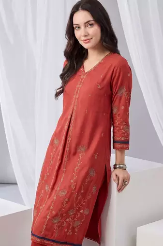 Women Ethnic Motifs Embroidered Thread Work Kurta with Trousers
