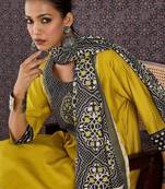 Women Ethnic Motifs Printed Kurta with Trousers & With Dupatta