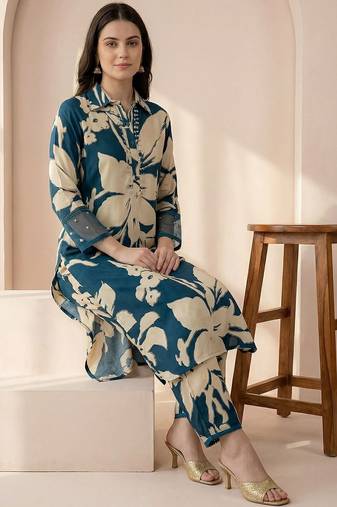 Women Floral Printed Kurta with Trousers