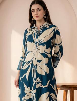 Women Floral Printed Kurta with Trousers 2