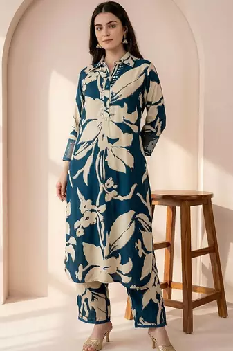 Women Floral Printed Kurta with Trousers