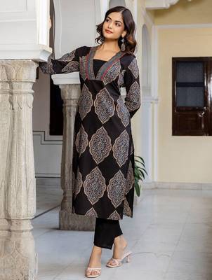 Women Ethnic Motifs Printed Cotton Kurta with Trousers 3