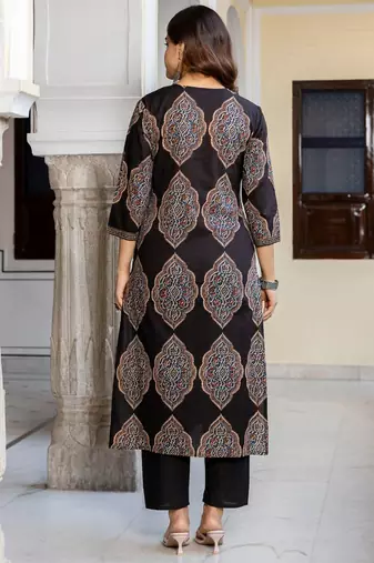 Women Ethnic Motifs Printed Cotton Kurta with Trousers