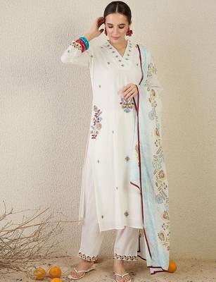 Women Floral Embroidered Cotton Kurta with Trousers & Dupatta 2