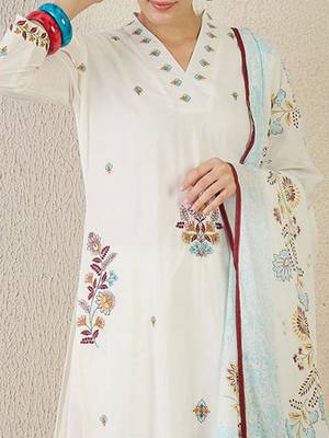 Women Floral Embroidered Cotton Kurta with Trousers & Dupatta 3