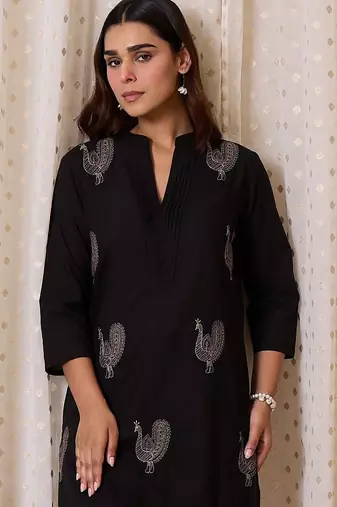 Women Ethnic Motifs Embroidered Thread Work Cotton Kurta with Trousers