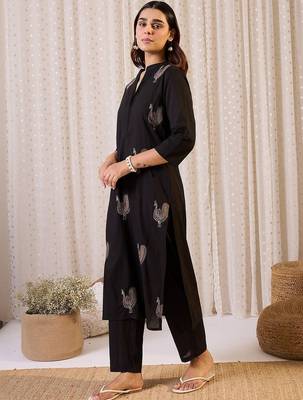 Women Ethnic Motifs Embroidered Thread Work Cotton Kurta with Trousers 6