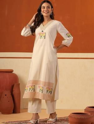 Women Ethnic Motifs Printed Cotton Kurta with Trousers 1