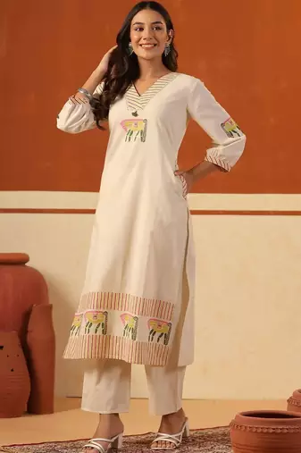 Women Ethnic Motifs Printed Cotton Kurta with Trousers