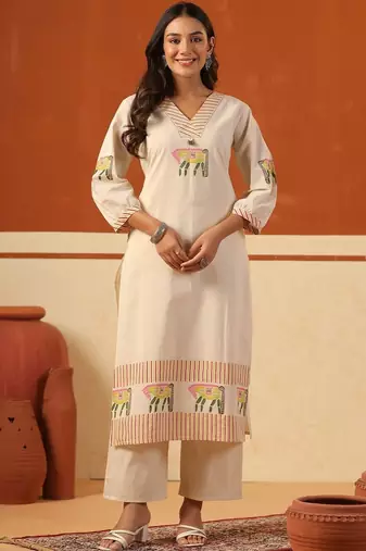 Women Ethnic Motifs Printed Cotton Kurta with Trousers