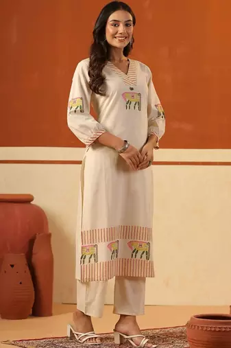Women Ethnic Motifs Printed Cotton Kurta with Trousers