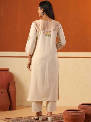 Women Ethnic Motifs Printed Cotton Kurta with Trousers 5