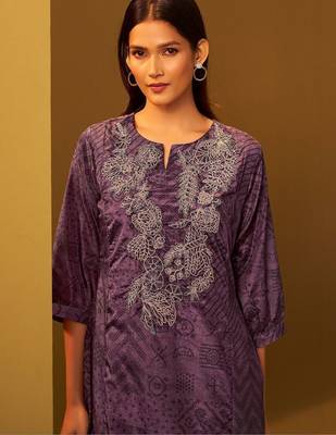 Women Ethnic Motifs Printed Panelled Kurta with Trousers 4