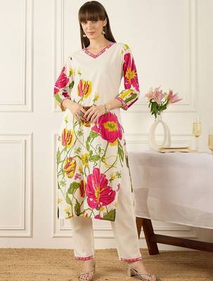 Women Floral Printed Cotton Kurta with Trousers & With Dupatta 1