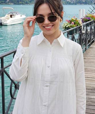 Women Floral Embroidered Thread Work Cotton Kurta with Trousers 2