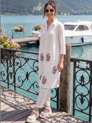 Women Floral Embroidered Thread Work Cotton Kurta with Trousers 1