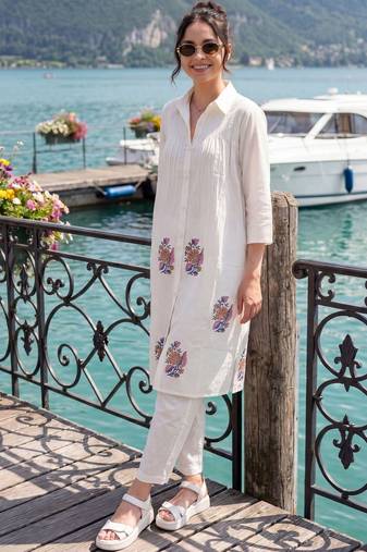 Women Floral Embroidered Thread Work Cotton Kurta with Trousers