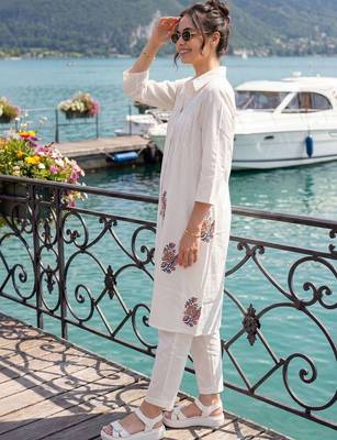 Women Floral Embroidered Thread Work Cotton Kurta with Trousers 4