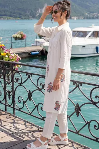 Women Floral Embroidered Thread Work Cotton Kurta with Trousers