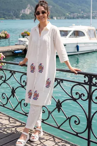 Women Floral Embroidered Thread Work Cotton Kurta with Trousers