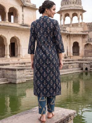 Women Ethnic Motifs Printed Cotton Kurta with Trousers 4