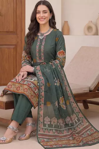 Women Ethnic Motifs Printed Cotton Kurta with Trousers & With Dupatta