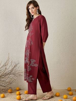 Women Floral Embroidered Thread Work Cotton Kurta with Trousers 3