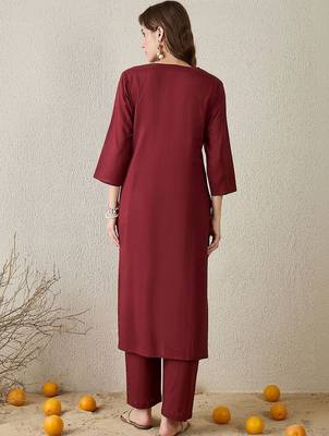 Women Floral Embroidered Thread Work Cotton Kurta with Trousers 4