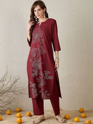 Women Floral Embroidered Thread Work Cotton Kurta with Trousers 6