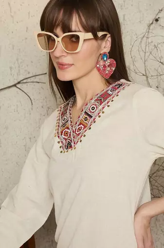 Ethnic Motifs Embroidered V-Neck Straight Thread Work Kurta With Trouser