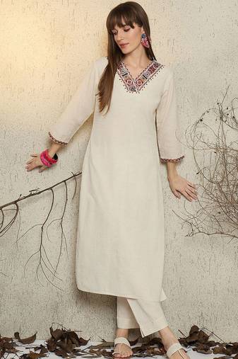 Ethnic Motifs Embroidered V-Neck Straight Thread Work Kurta With Trouser