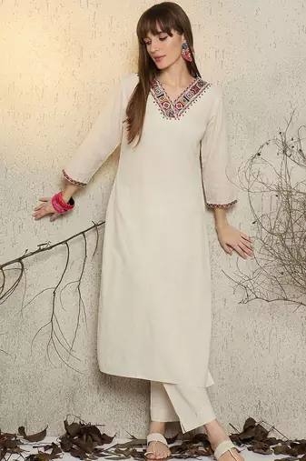 Ethnic Motifs Embroidered V-Neck Straight Thread Work Kurta With Trouser