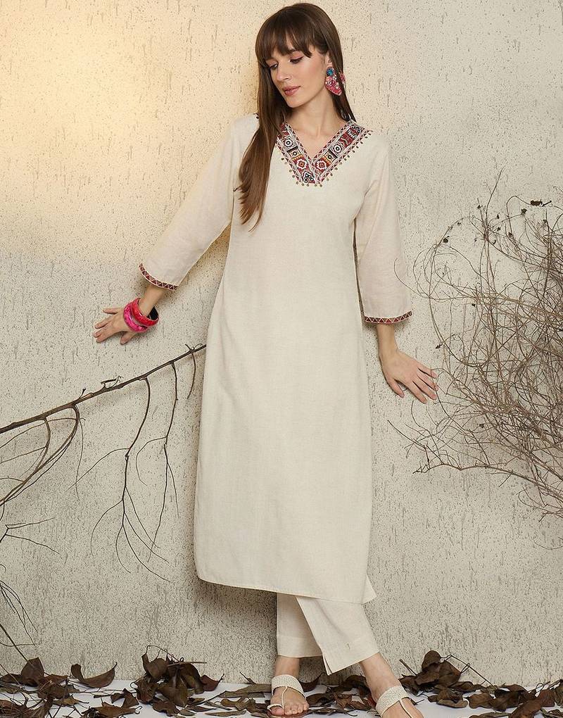 Ethnic Motifs Embroidered V-Neck Straight Thread Work Kurta With Trouser