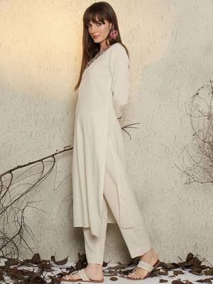 Ethnic Motifs Embroidered V-Neck Straight Thread Work Kurta With Trouser 3