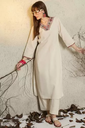 Ethnic Motifs Embroidered V-Neck Straight Thread Work Kurta With Trouser