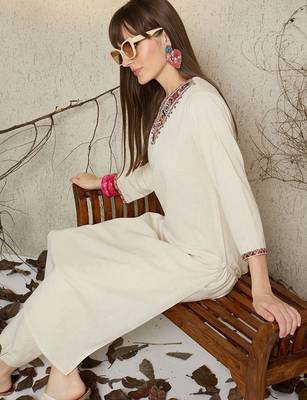 Ethnic Motifs Embroidered V-Neck Straight Thread Work Kurta With Trouser 6