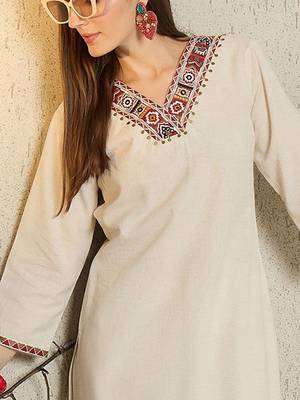 Ethnic Motifs Embroidered V-Neck Straight Thread Work Kurta With Trouser 7