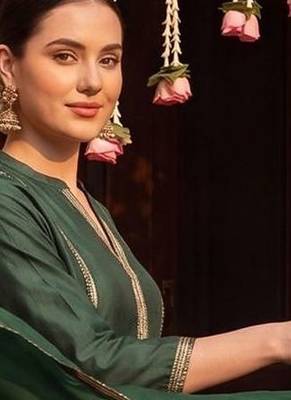 Women Panelled Liva Kurta with Trousers & With Dupatta 2