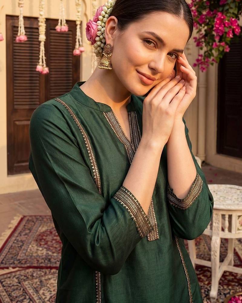 Women Panelled Liva Kurta with Trousers & With Dupatta