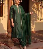 Women Panelled Liva Kurta with Trousers & With Dupatta