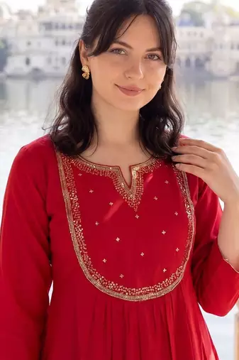 Women Embroidered Empire Thread Work Kurta with Trousers & With Dupatta