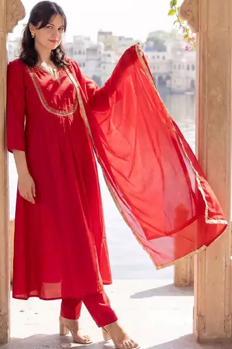 Women Embroidered Empire Thread Work Kurta with Trousers & With Dupatta