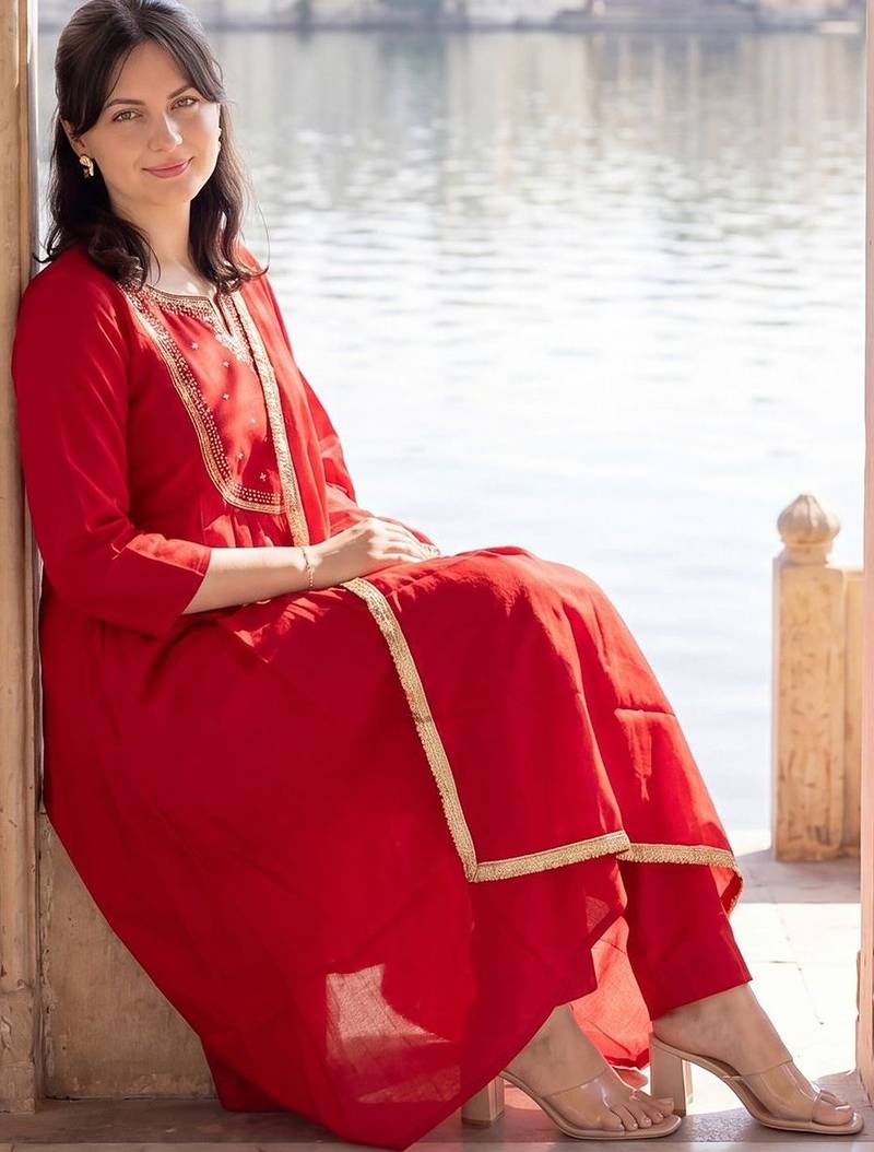 Women Embroidered Empire Thread Work Kurta with Trousers & With Dupatta