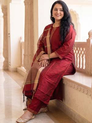 Women Ethnic Motifs Embroidered Thread Work Kurta with Trousers & With Dupatta 1