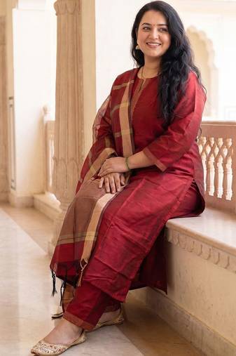 Women Ethnic Motifs Embroidered Thread Work Kurta with Trousers & With Dupatta