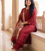 Women Ethnic Motifs Embroidered Thread Work Kurta with Trousers & With Dupatta
